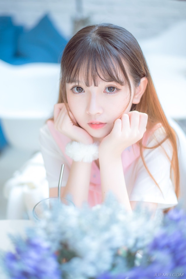 “啪~”